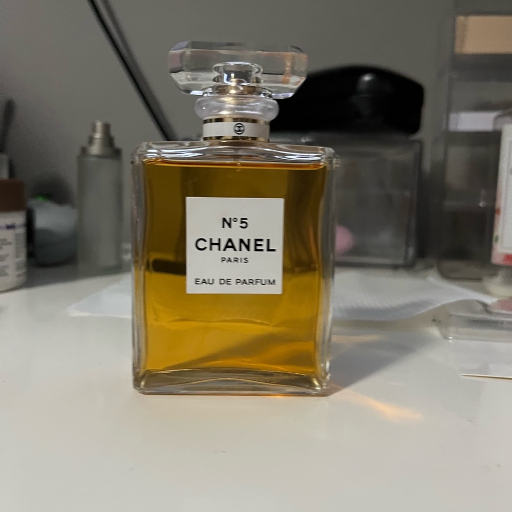 CHANEL No. 5 Eau de Parfum with Gold Hue